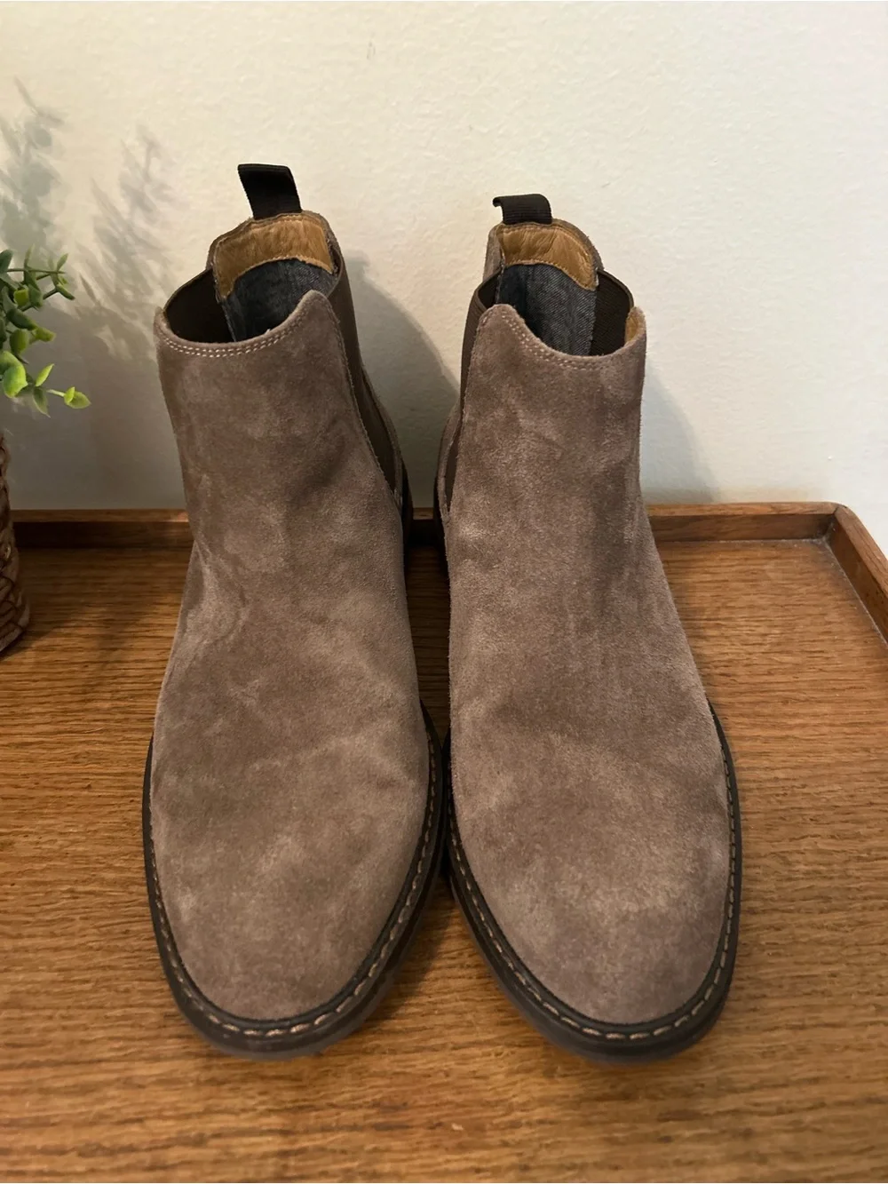 Vionic Men’s Bowery Kingsley Suede Chelsea Boots in Taupe Size 9.5